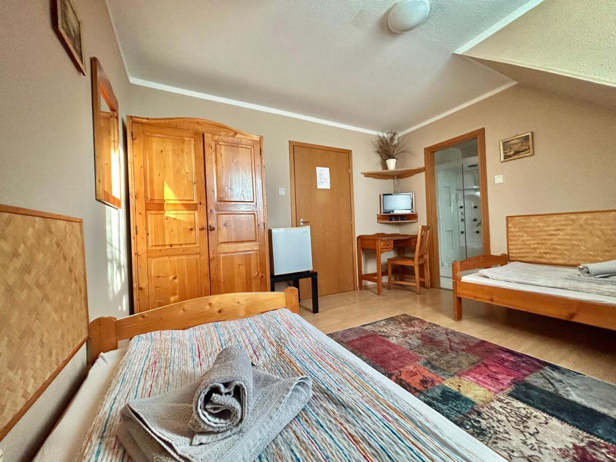 Romantik Camping Es Panzio Buk Ngoại thất bức ảnh