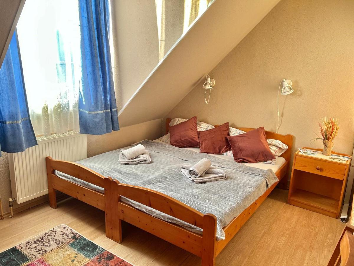 Romantik Camping Es Panzio Buk Ngoại thất bức ảnh