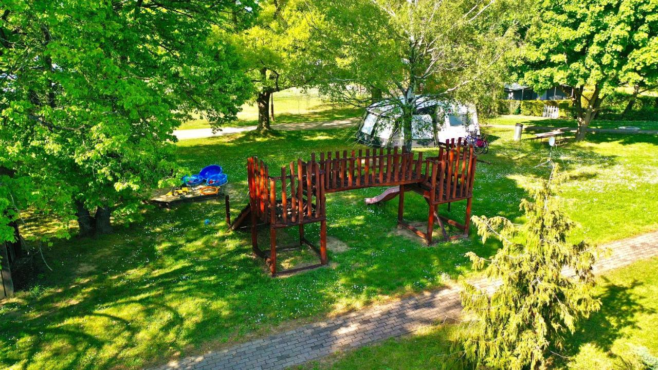 Romantik Camping Es Panzio Buk Ngoại thất bức ảnh