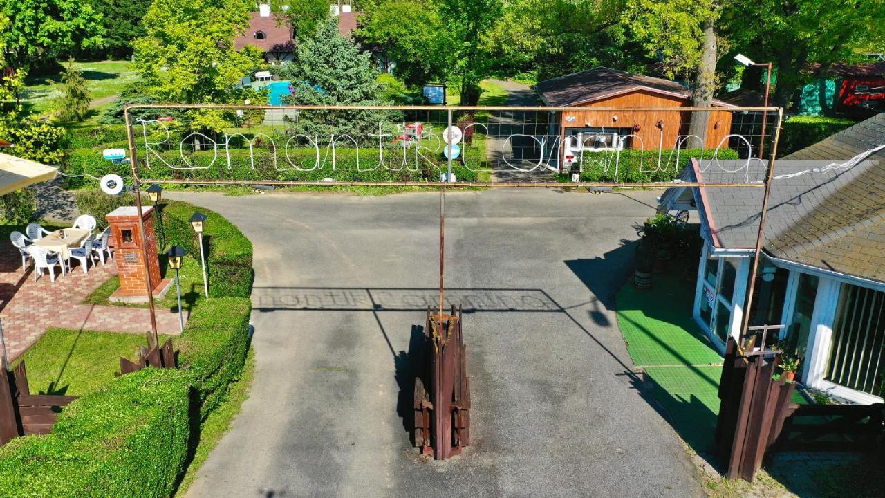 Romantik Camping Es Panzio Buk Ngoại thất bức ảnh