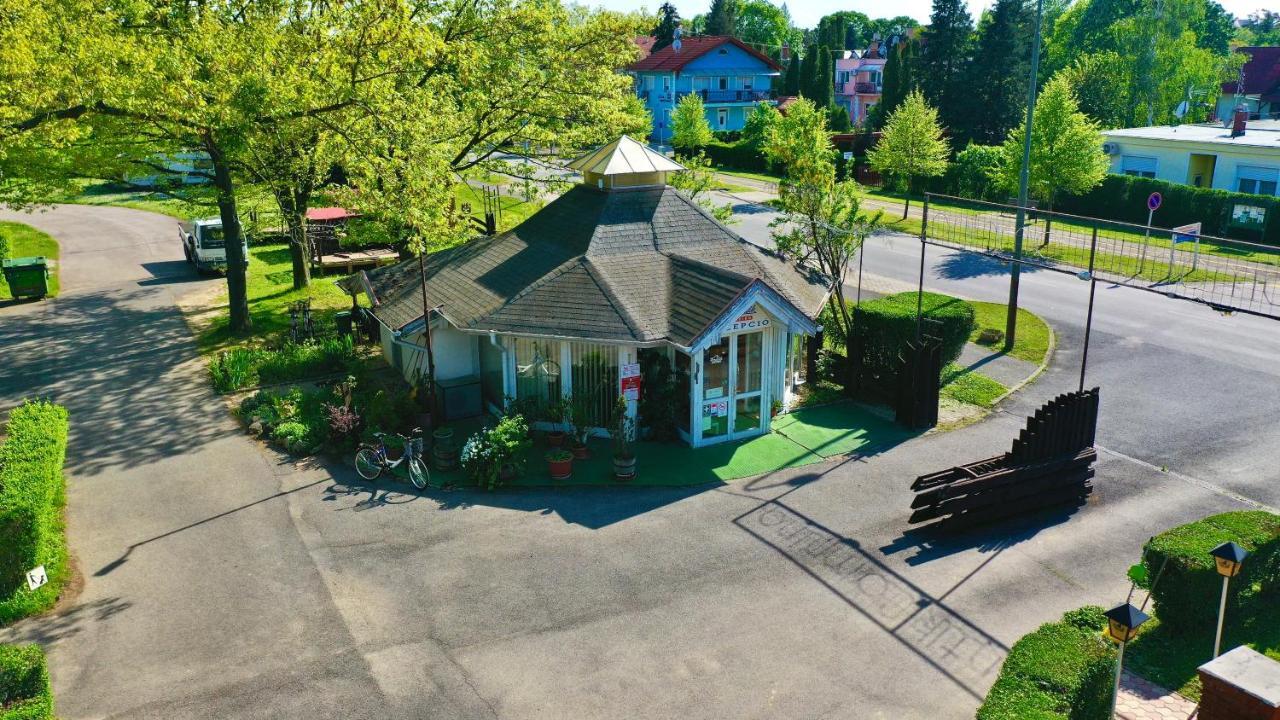 Romantik Camping Es Panzio Buk Ngoại thất bức ảnh